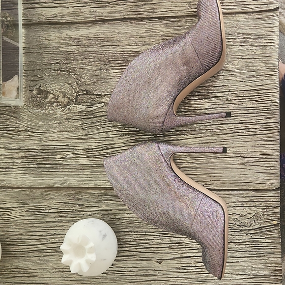 Gianvito Rossi Vamp Pump - Picture 8 of 11